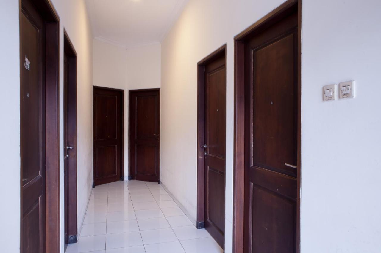 Reddoorz @ Genteng סוראבאיה מראה חיצוני תמונה